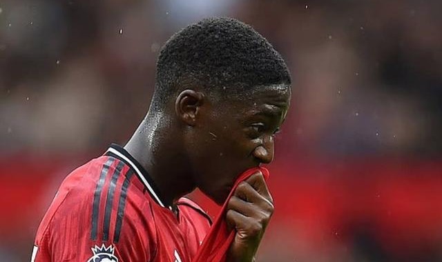 邮报：因梅努团队和曼联高层仍有问题未解决，双方未谈妥续约